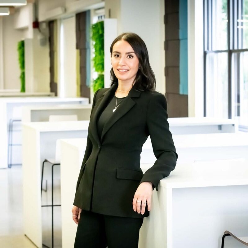 photo pour Mme Fatima Boutinzal